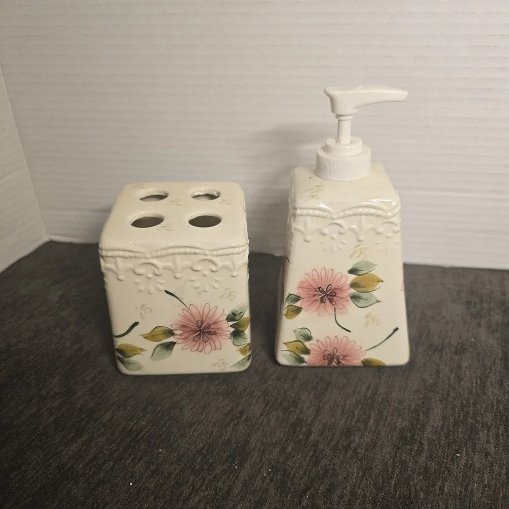 CERAMIC SOAP DISPENSER MATCHING TOOTHBRUSH HOLDER Rite of Spring